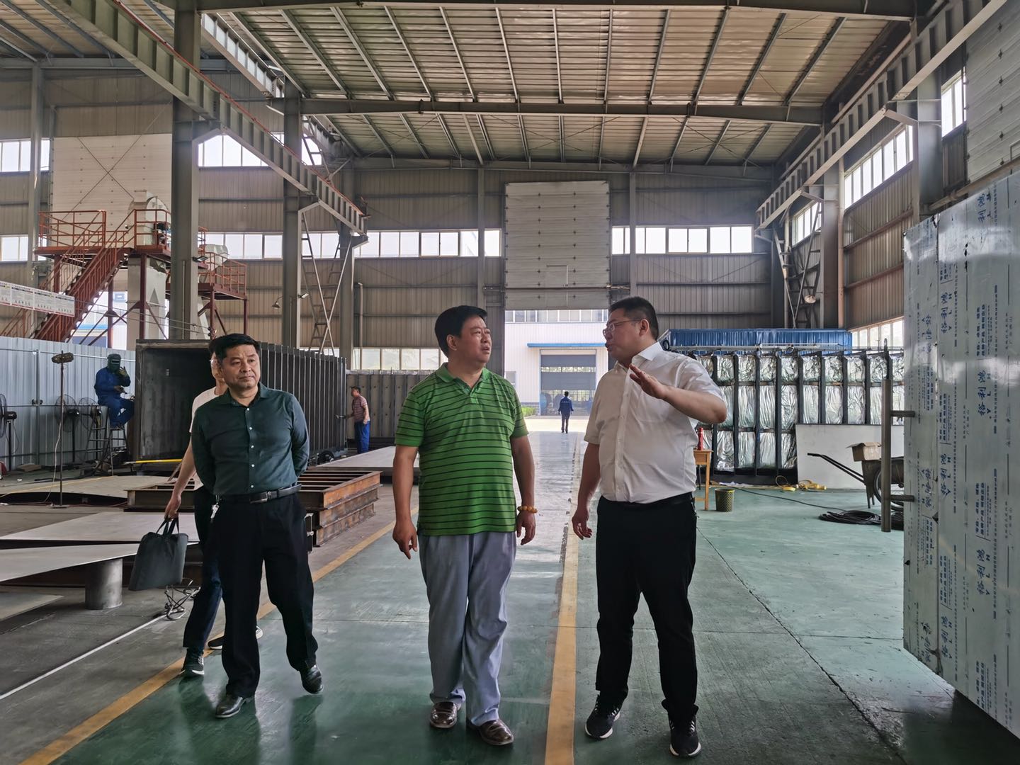 滑县副县长邵鸿斌莅临河南华泰智能装备集团参观调研